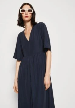 Marc O'Polo DRESS FEMININE SHAPE V NECK WING SLEEVES - Maxikleid - Deep Blue Sea 11 Marc O'Polo DRESS FEMININE SHAPE V NECK WING SLEEVES - Maxikleid - Deep Blue Sea -Pier One Store 0834b5c6fd604b1899fbdf952f2638ff