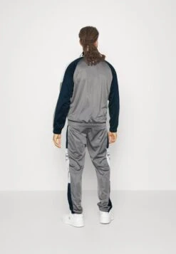 Champion NEW YORK YANKEES TRACKSUIT - Trainingsanzug - Grey/dark Blue -Pier One Store 16b751e3a8e64c87bf83f49e3b271ed1