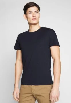 Pier One 2 PACK - T-Shirt Basic - White/dark Blue 10 Pier One 2 PACK - T-Shirt Basic - White/dark Blue -Pier One Store 29e824f9825c4b58be6620e83ee4ac6b