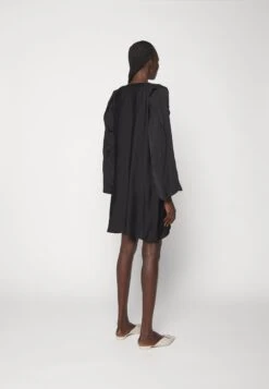 By Malene Birger AVANNA - Freizeitkleid - Black 13 By Malene Birger AVANNA - Freizeitkleid - Black -Pier One Store 4d202b81b3314d31bf3fdf3ad52822d9