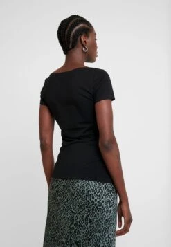 Anna Field 2 PACK - T-Shirt Basic - Black -Pier One Store 5cc32792f75c4aa993e4e439c508648b