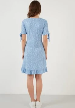 LELA FLORAL RUFFLE DETAIL - Freizeitkleid - Baby Blue -Pier One Store 62cc863f67e24bcaab8be6c6b9bd12e5