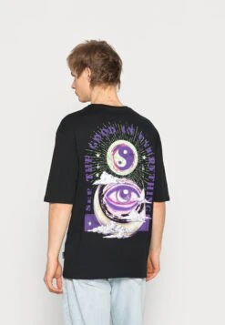 YOURTURN GOOD IN EVERYTHING GRAPHIC T-SHIRT UNISEX - T-Shirt Print - Black -Pier One Store 8377ed20e29c42b49b3720afcb62c2a0 1