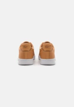 Lacoste CARNABY PRO - Sneaker Low - Tan/white -Pier One Store ad5d6b0692cc43f8890a158e9d39eeb6