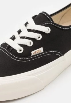 Vans AUTHENTIC VR3 UNISEX - Sneaker Low - Black/marshmallow -Pier One Store b02ba3283976411f9167e7fb2349148c