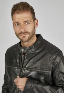 Bugatti MIT STEHKRAGEN UND DRUCKKNOPFRIEGEL - Lederjacke - Schwarz 11 Bugatti MIT STEHKRAGEN UND DRUCKKNOPFRIEGEL - Lederjacke - Schwarz -Pier One Store b739a8434c4d43f2a8091fe9ed5f0e8a