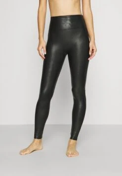 Spanx FAUX LEATHER MOTO LEGGINGS - Leggings - Strümpfe - Black 13 Spanx FAUX LEATHER MOTO LEGGINGS - Leggings - Strümpfe - Black -Pier One Store cc168e241a1148cabebdf661ebda73b3