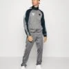 Champion NEW YORK YANKEES TRACKSUIT - Trainingsanzug - Grey/dark Blue -Pier One Store db5d31f621df454fb45f5811173f5869