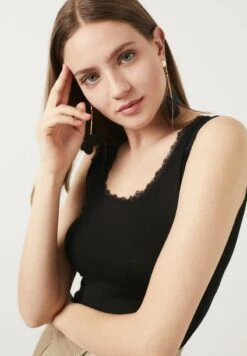 LELA SQUARE NECK LACE DETAILED ATHLETE - Top - Black 10 LELA SQUARE NECK LACE DETAILED ATHLETE - Top - Black -Pier One Store e2340b796f3e486fba812efec536182f