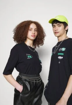 YOURTURN UNISEX - T-Shirt Print - Black 11 YOURTURN UNISEX - T-Shirt Print - Black -Pier One Store e64c0883a4f14193a659548c9f695f84