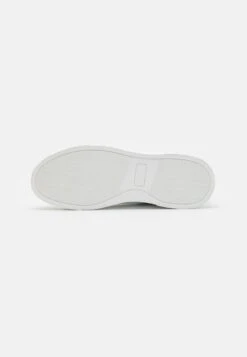 Pier One UNISEX - Sneaker Low - White -Pier One Store f8e8249702ff4ae595b1f702a4c7b8c5