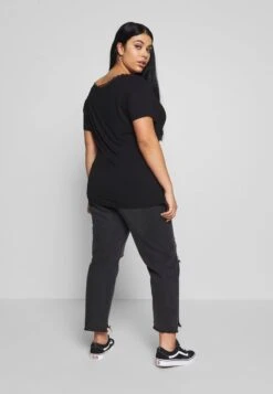T-Shirt Basic - Black 10 T-Shirt Basic - Black -Pier One Store fbc572b9bc784672b39d26da42fa332c